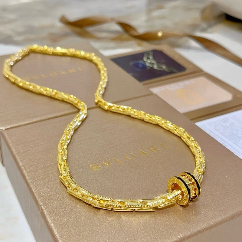 Bv1g*ai necklaces